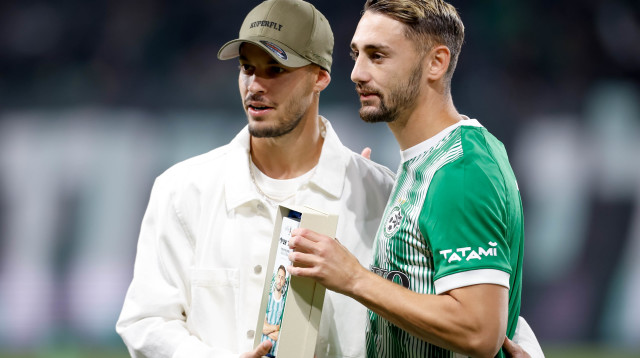 שחקן החודש. עומר אצילי עם סאן מנחם (צילום: מאור אלקסלסי)