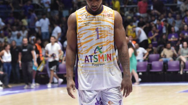 בדרך לפרידה מהתואר. רגלנד (צילום: ברני ארדוב)