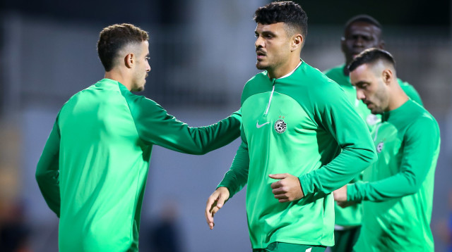 ינון אליהו, דולב חזיזה שחקני מכבי חיפה בחימום (צילום: מאור אלקסלסי)