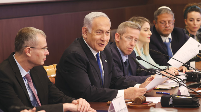 נתניהו בישיבת הממשלה היום (צילום: פול עמית שאבי)