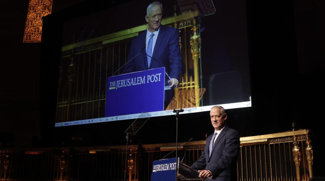 גנץ בכנס ג'רוזלם פוסט (צילום: מרק ישראל סלם)