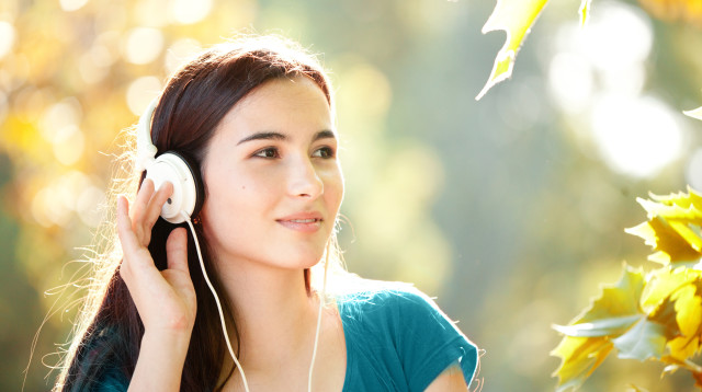 האזנה למוזיקה, אילוסטרציה (צילום: אינגאימג')