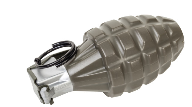 איתרו רימון יד בין חפציו של הסב וזה הסתיים בטרגדיה (צילום: אינג'אימג')