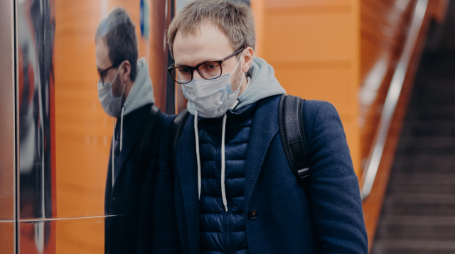 האם גם אתם סובלים מהבעיה הזו אחרי עטית המסכות? (צילום: אינג'אימג')