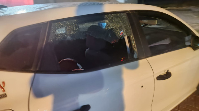 הרכב שנפגע מירי בחווארה (צילום: מואז שומרון)