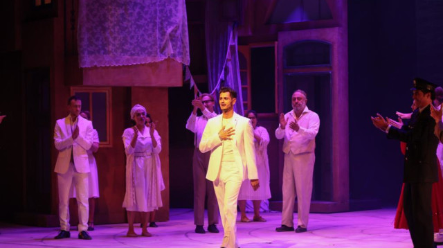 עופר חיון ב"קזבלן" (צילום: גיא שרייבר)