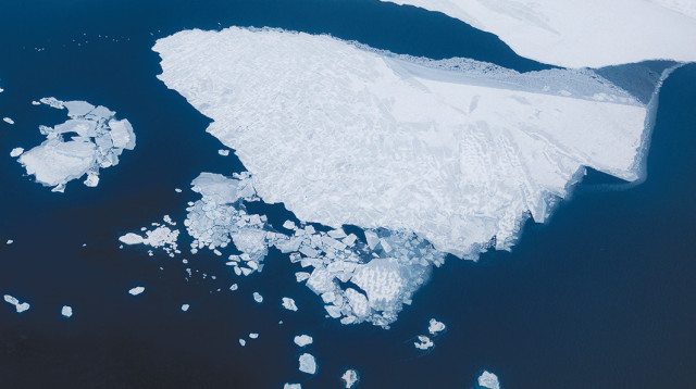 קרח באוקיינוס הארקטי  (צילום: רויטרס)