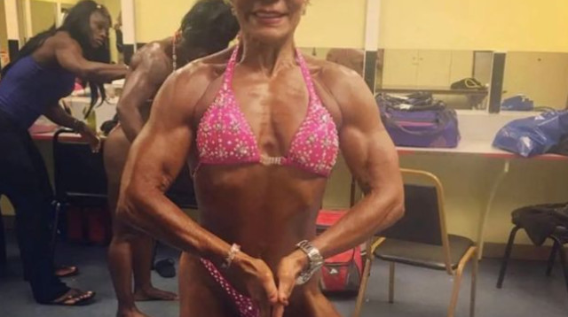 "גם בגיל 76 אפשר לעשות הכל" (צילום: מתוך טיקטוק)