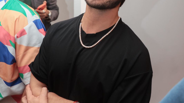 איתי תורג'מן בהצגה המאה של קזבלן (צילום: גיא שרייבר)