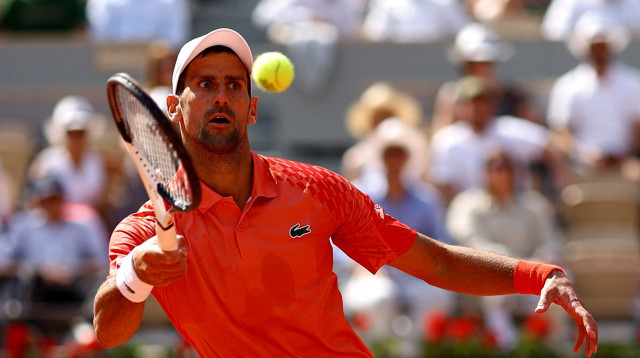 הפסיד מערכה, והתאושש. דג'וקוביץ' (צילום: רויטרס)