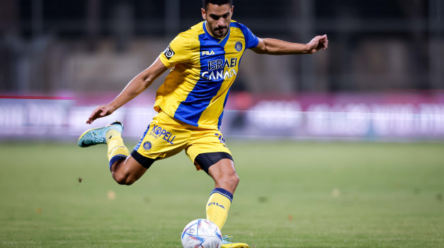 שחקן מכבי תל אביב, מאור קנדיל (צילום: מאור אלקסלסי)