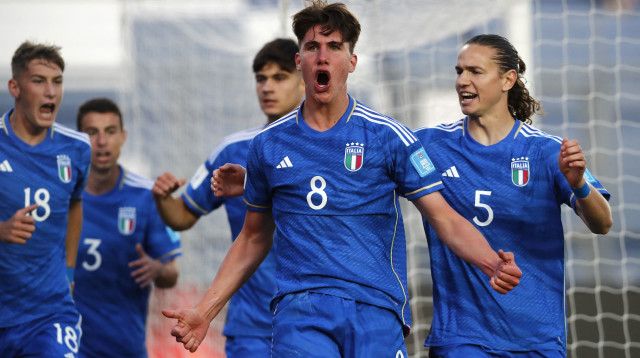 צ'זארה קסאדיי שחקן נבחרת איטליה עד גיל 20 חוגג שער (צילום: רויטרס)