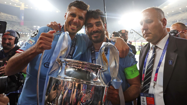 ימשיכו יחד? אילקאי גונדואן, רודרי והגביע (צילום: GettyImages, Catherine Ivill)