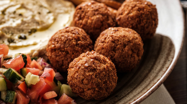 פלאפל. המאכל הלאומי. אלא מי? (צילום: אינג אימג')