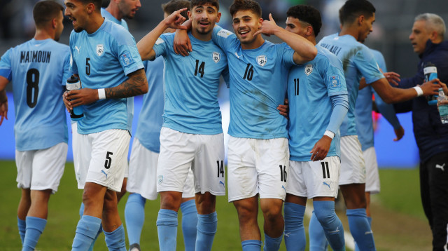 מה קורה פה? ישראל צוהלת (צילום: רויטרס)