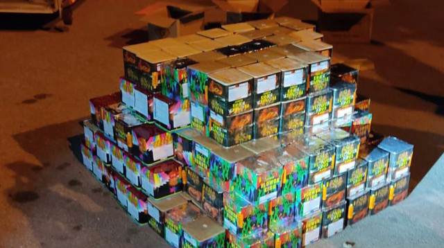 הזיקוקין שנתפסו (צילום: דוברות המשטרה)