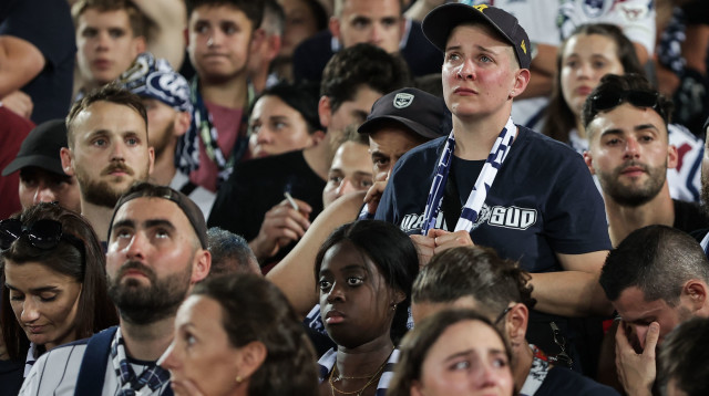 אוהדי בורדו בוכים (צילום: GettyImages, THIBAUD MORITZ/AFP)