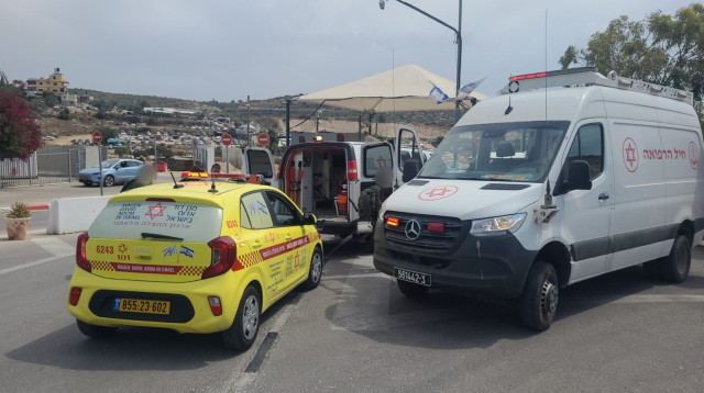 פיגוע ירי סמוך למעבר ריחן (צילום: תיעוד מבצעי מד"א)