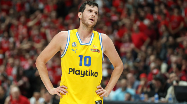 גיא פניני, שחקן מכבי תל אביב (צילום: לירון מולדובן)