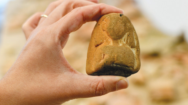 חתחור שנמצאה בחוף הים (צילום: יולי שוורץ, רשות העתיקות)