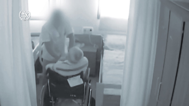 התעללות בקשיש  (צילום: דוברות המשטרה)