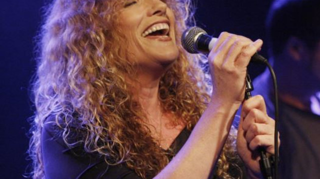 גלרון. יותר מ-100 זמרין ונגנים (צילום: אריק סולטן)