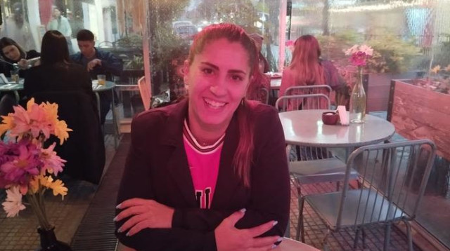 כמעט לא יצא לה להיות לבד. אשרת עיני במהלך הריאיון בבואנוס איירס (צילום: מערכת וואלה!, שלמה וייס)