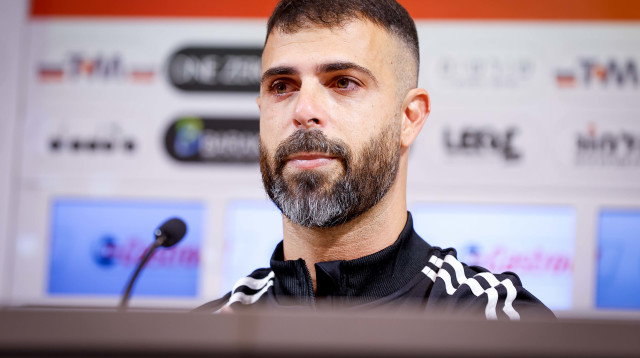 עדן בן בסט מודיע על פרישה (צילום: מאור אלקסלסי)