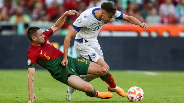 גריירו במאבק עם דדיץ' (צילום: אימג'בנק  GettyImages)