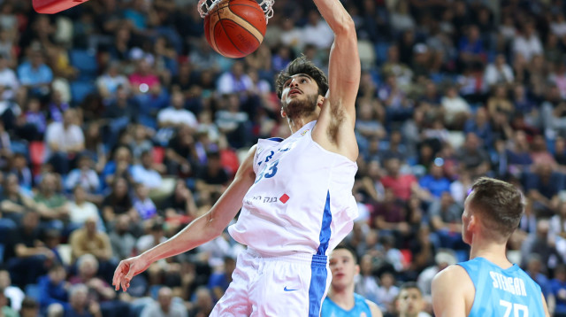 שחקן נבחרת ישראל גבי צ'אצ'אשווילי (צילום: דני מרון)