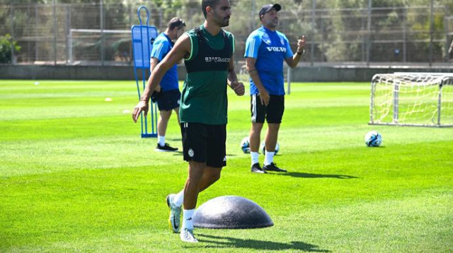 בכורה בירוק גם עבורו. קנדיל (צילום: אתר רשמי, ראובן כהן, מכבי חיפה)