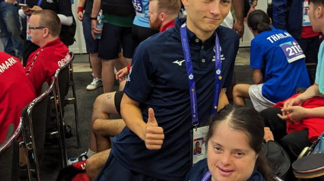 קרסטני לצד פזית רובנס (צילום: אתר רשמי, ספיישל אולימפיקס ישראל)