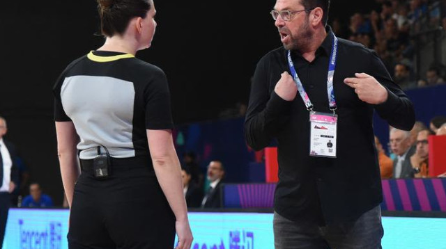 התסכול מבעבע. דרוקר (צילום: ברני ארדוב)