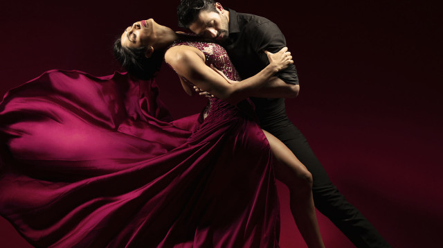 מרכוס אשלה ובת זוגו על הבמה פאולה קמאצ'ו (צילום: מרכוס אשלה להקת הטנגו)