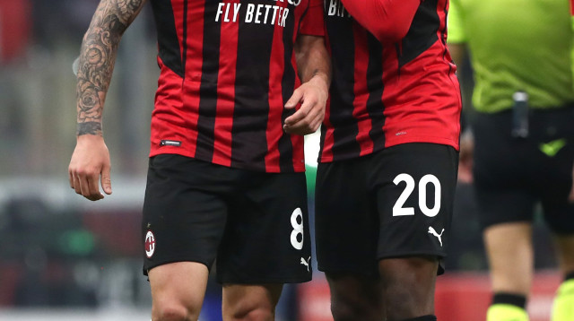 פייר קאלולו עם סנדרו טונאלי שחקני מילאן (צילום: GettyImages, Marco Luzzani)