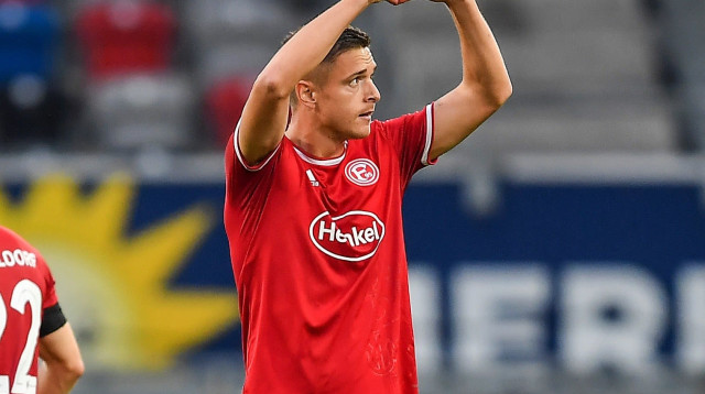 כריסטופר פטרסון במדי פורטונה דיסלדורף (צילום: GettyImages, Frederic Scheidemann)