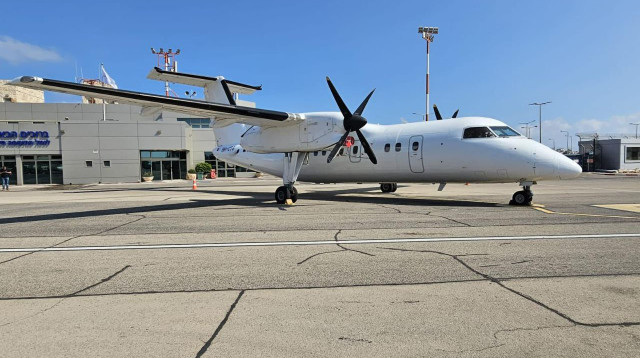 מטוס בשדה התעופה בחיפה (צילום: יח"צ)