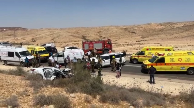 תאונת דרכים בסמוך לצומת טללים (צילום: תיעוד מבצעי מד"א)