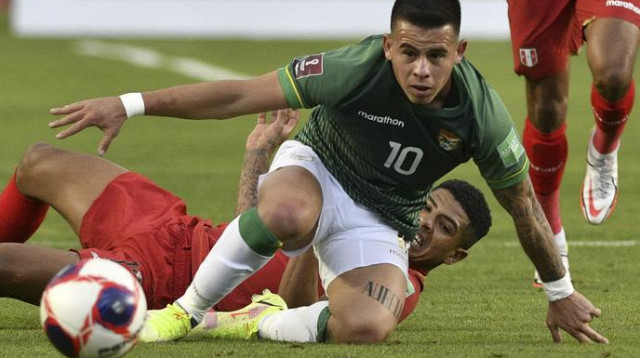 כשאוריינטה חזרה מברזיל, המצלמות תיעדו את המנהל המקצועי כשפניו חבולות – מעשה ידיו של ואקה (צילום: אימג'בנק  GettyImages, AIZAR RALDES)