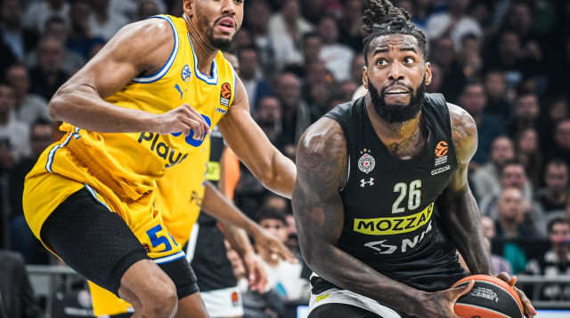 מקשה מאוד על מכבי מתחת לסל. לסור (צילום: אתר רשמי, Dragana Stjepanović)