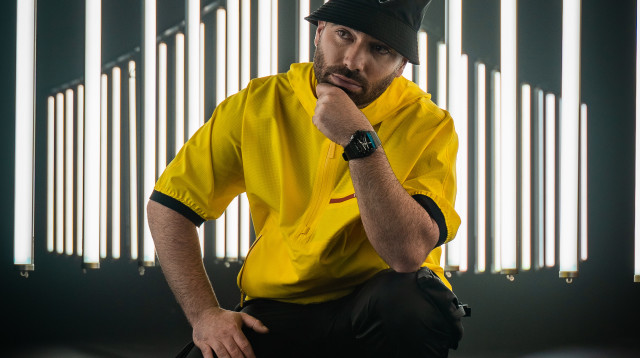 עומר אדם (צילום: Camilo Zack)