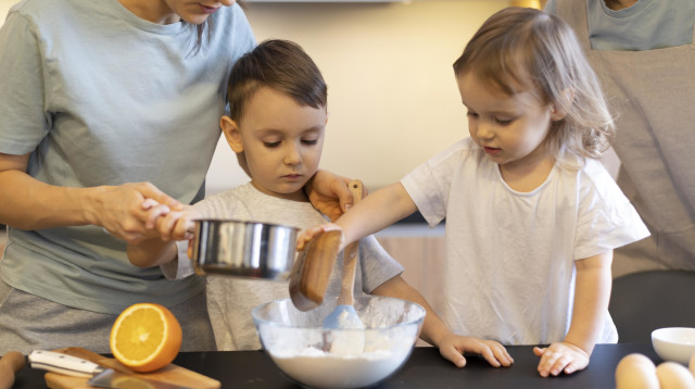 התפתחות של ילדים וילדות היא תהליך מורכב, שמושפע מגורמים רבים (צילום: אינג אימג')