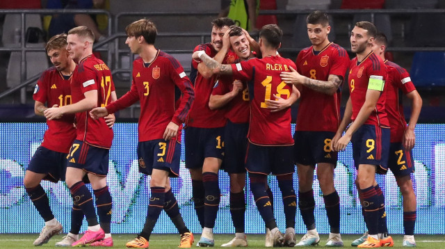 שחקני נבחרת ספרד הצעירה חוגגים (צילום: GettyImages, Vasile Mihai-Antonio)