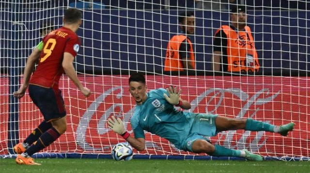 הכי דרמטי שיכול להיות. טראפורד עוצר את הפנדל של רואיס בדקה ה-99 (צילום: אימג'בנק  GettyImages, Sebastian Frej/MB Media)