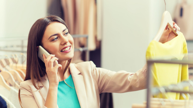 אישה מדברת בטלפון (צילום: אינגאימג')