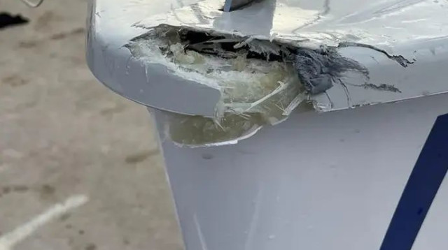 הסירה הפגועה (צילום: אתר רשמי, איגוד השייט)