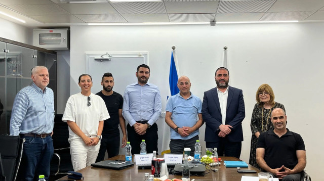 שר הפנים משה ארבל בישיבת הוועדה המייעצת לבחינת מתן אזרחות לספורטאים זרים (צילום: דוברות הכנסת, משרד הפנים)