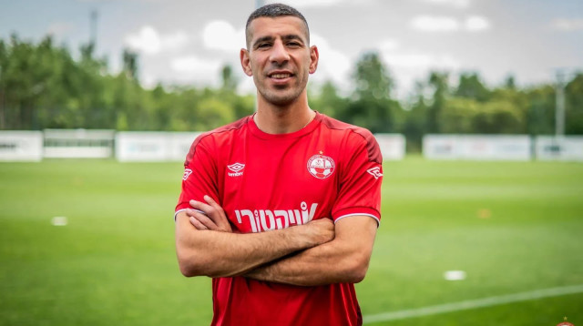 איתן טיבי, בלם הפועל באר שבע (צילום: אתר רשמי, הפועל באר שבע)