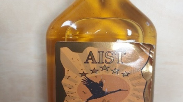 אחד הבקבוקים המזויפים שנמצאו (צילום: דוברות משרד הבריאות)