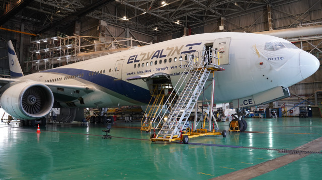 תמונות מטוס 777 בשלבי העבודה (צילום: דוברות אל על)